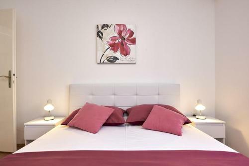 Hostal Apartments And Rooms With Parking Space Trogir - 13102
