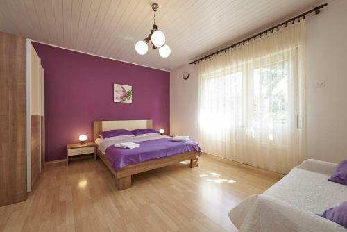 Hostal Apartments And Rooms With Parking Space Trogir - 13102