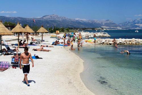 Hostal Apartments And Rooms With Parking Space Trogir - 13102