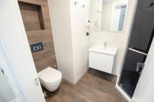 Gq Premium Apartments In Alliance Palace