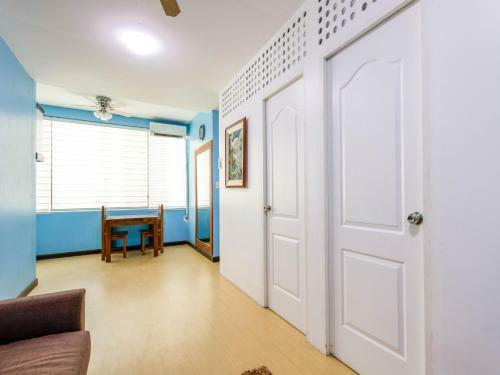 Hotel Vaccinated Staff - Oyo 805 Jmdc Apartelle I