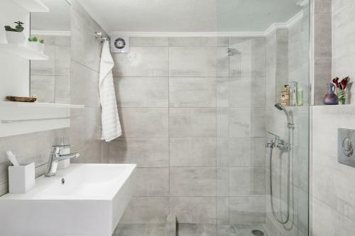 Koukaki Apartment With A Sunny Balcony, Near The Acropolis