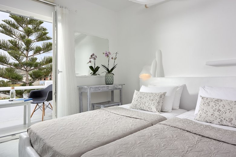 Milos Hotel