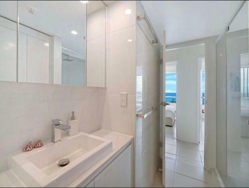 Wake-up To Amazing Views From A Gorgeous Apartment