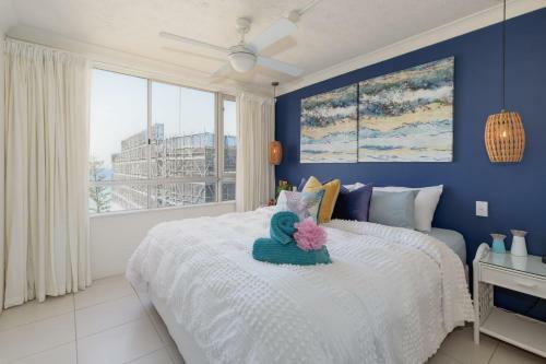 Wake-up To Amazing Views From A Gorgeous Apartment