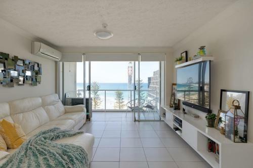 Wake-up To Amazing Views From A Gorgeous Apartment