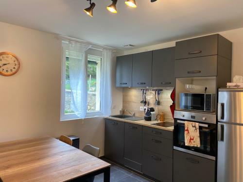 Apartamento L?�crin : Appartement Calme Et Confortable