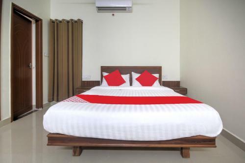 Hotel Oyo 48373 Sri Darshanam Homes