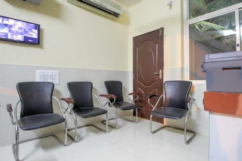 Hotel Oyo 48373 Sri Darshanam Homes