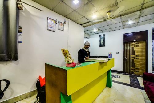 Bed & Breakfast Vaccinated Staff- Oyo Flagship 70121 Savera Inn
