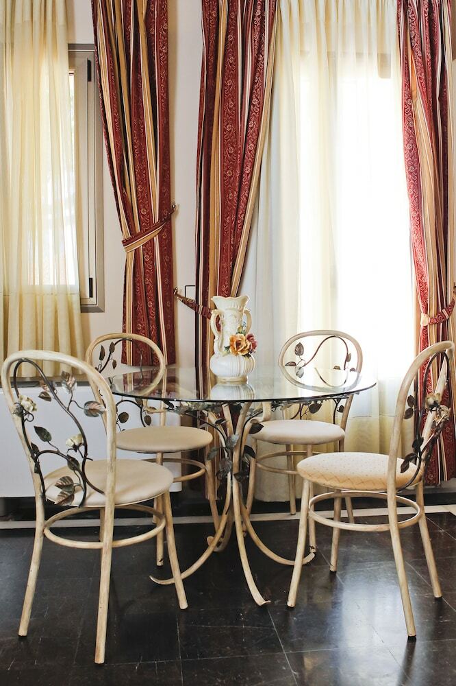 Hotel Grecian Castle