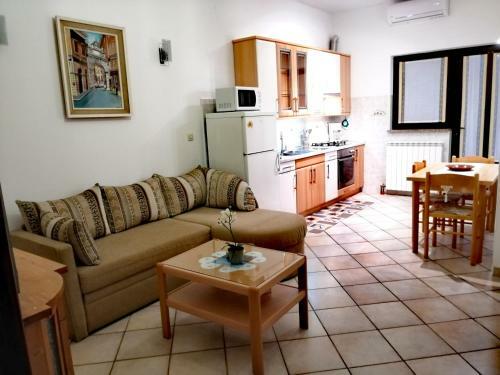 Hostal Rooms And Apartment Lea