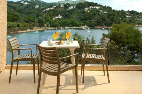 Cape Kanapitsa Hotel & Suites