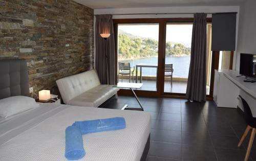 Cape Kanapitsa Hotel & Suites
