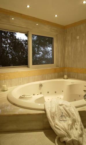 Cape Kanapitsa Hotel & Suites