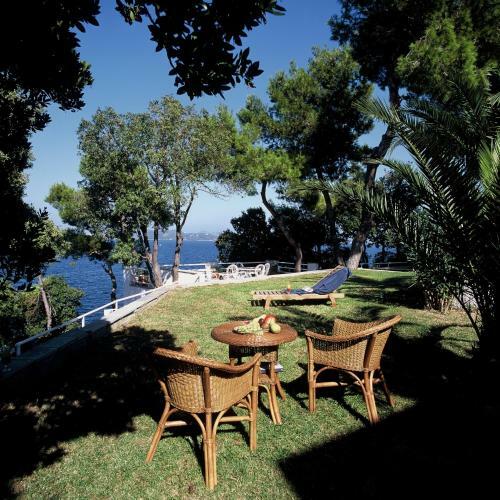 Cape Kanapitsa Hotel & Suites