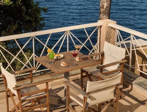 Cape Kanapitsa Hotel & Suites