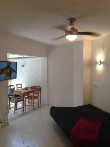 Apartment In First Row To The Sea, Almu��car