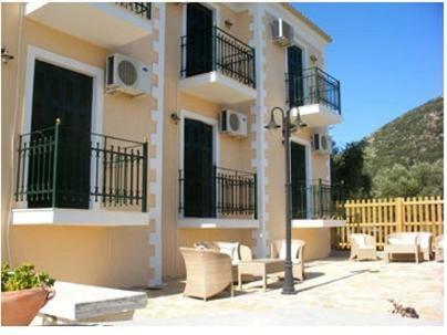 Apartamento Iriana Village Inn