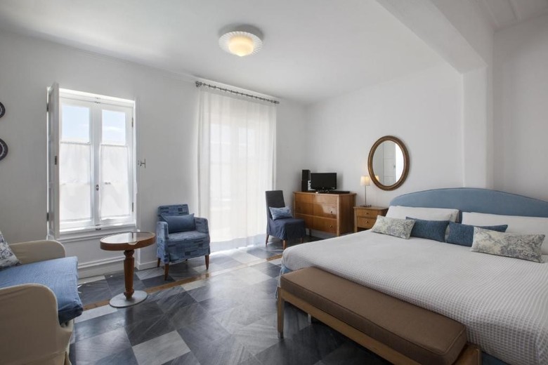 Dorion Hotel