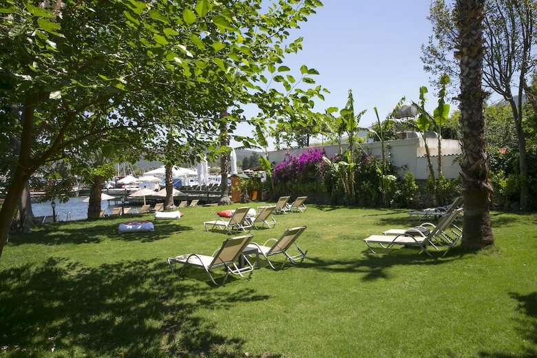 Karianda Hotel