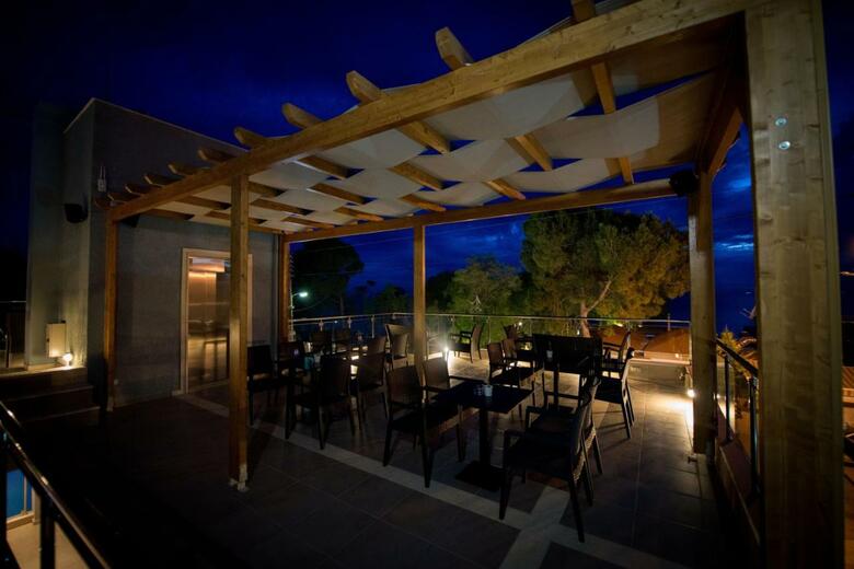 Aparthotel Mantinia Bay Hotel