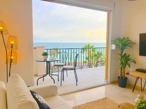Apartamento �tico-duplex 1� Linea de Playa Con Jacuzzi. 6 Pax