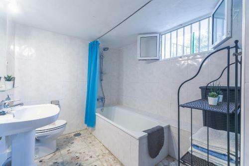 ***bonito Estudio Central Con Jard�n Y Piscina***