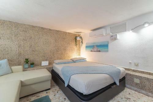 ***bonito Estudio Central Con Jard�n Y Piscina***