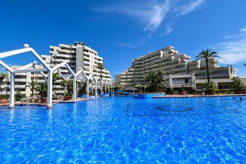 Benal Beach, Superb 2 Bedroom 2 Bathroom Beach Front Apartment Sleeps 5