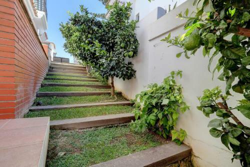 Villa In Puerto Marina With Private Pool