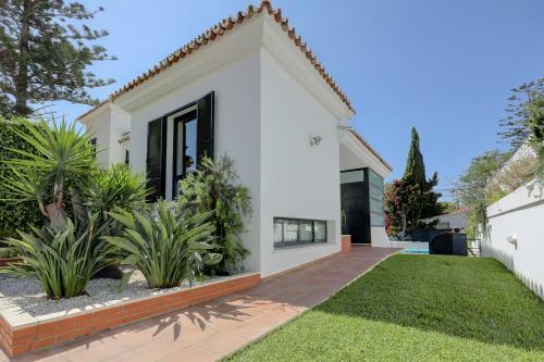Villa In Puerto Marina With Private Pool