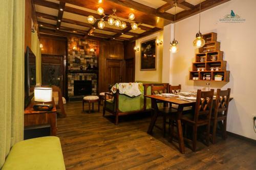 Villa Serene Bungalow In Foothills Of Himalayan Range