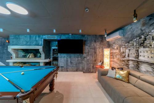 Luxury Villa Velvet Bourbon Split With Private Pool By The Sea
