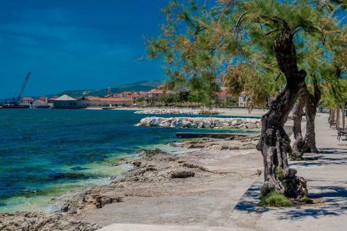 Luxury Villa Velvet Bourbon Split With Private Pool By The Sea