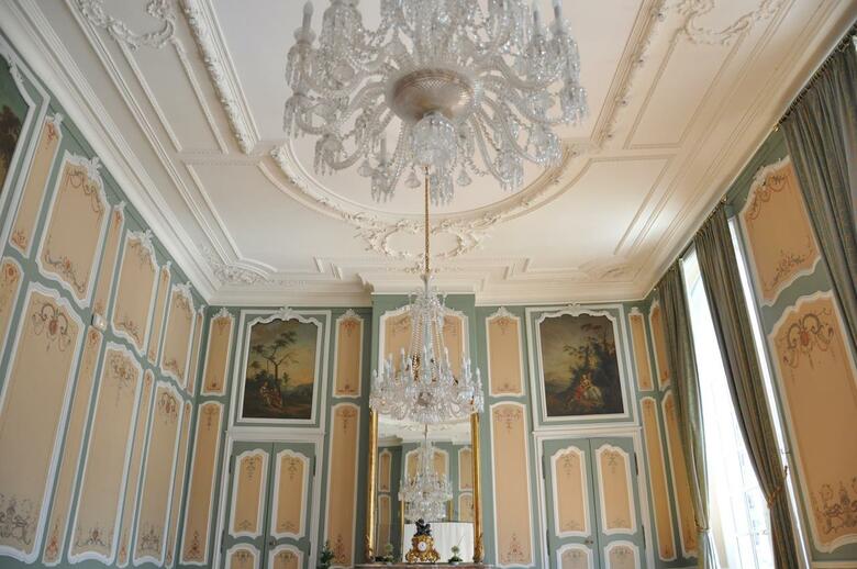 Hotel Grand De La Reine