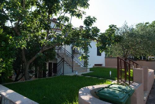 Weis Apartments
