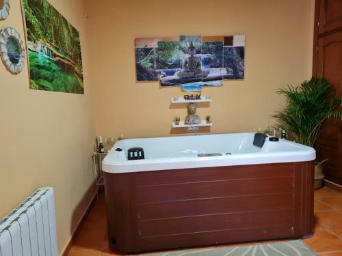 Casa Con Jacuzzi, Sauna, Bodeguita Rociera Y Chimenea, de Lujo