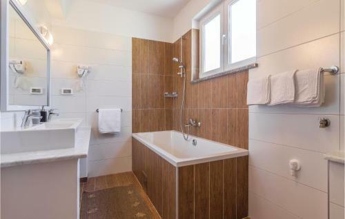 Holiday Home Vicani IV
