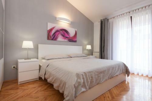 Hostal Apartments Alice