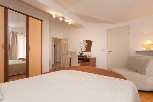 Hostal Apartments Alice