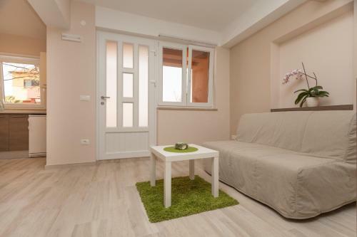 Hostal Apartments Alice