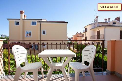 Hostal Apartments Alice
