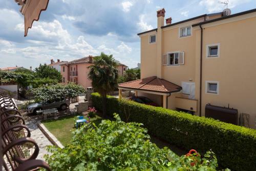 Hostal Apartments Alice