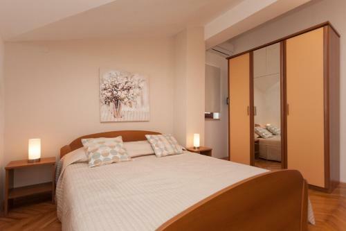 Hostal Apartments Alice