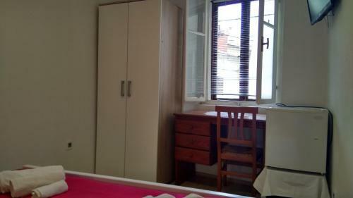 Hostal Guesthouse Romana