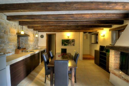 Hostal Traditional Stone House Kotli