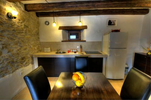 Hostal Traditional Stone House Kotli