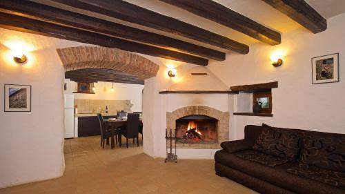 Hostal Traditional Stone House Kotli