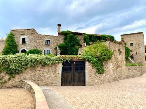 Villa Els Racons Del Fort Castle In Wine Territory